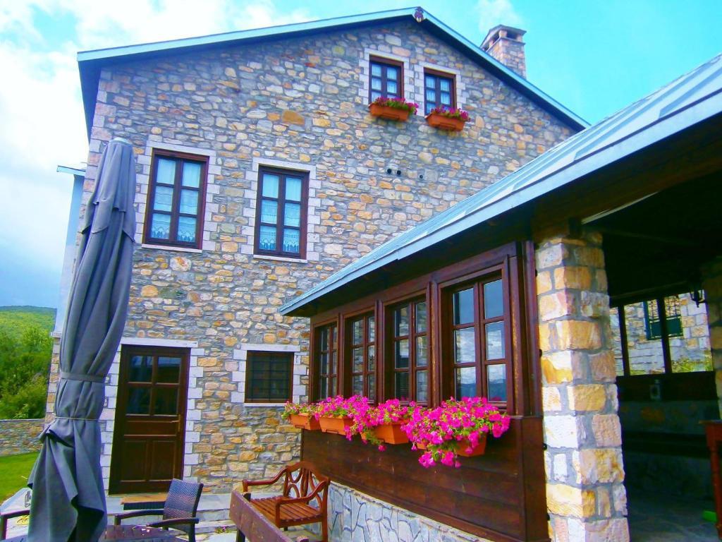 Argyro Guesthouse Nymfaio Exterior photo